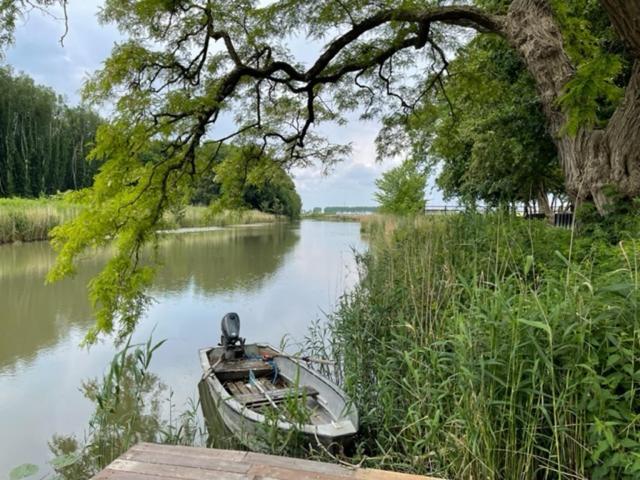 فيلا Domaine De La Bergerie Zuid-Beijerland المظهر الخارجي الصورة